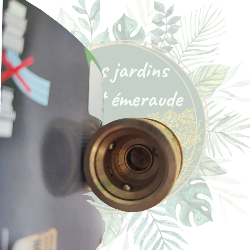 Raccord rapide en laiton avec système Aquastop pour éviter les gaspillage d'eau lors de l'arrosage.