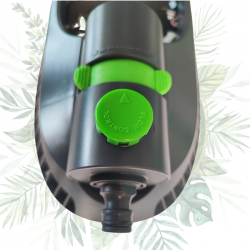 Arroseur de pelouse réglable avec buses en laiton. A connecter sur un tuyau d'arrosage avec raccord rapide type Gardena.